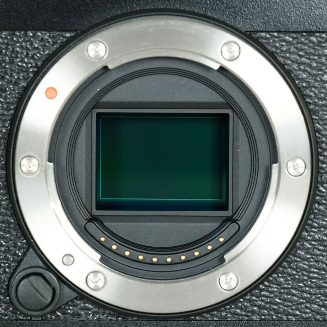 美品FUJIFILM X-E4 【シャッター800回未満】サムレスト付き 美品FUJIFILM X-E4 【シャッター800回未満】サムレスト付き