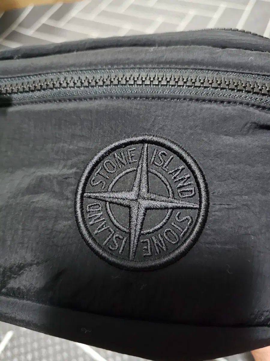 国内発送 Stone  ナイロンメタル ポーチバッグ STONE ISLAND - 9200015 / COATED NYLON METAL IN ECONYL