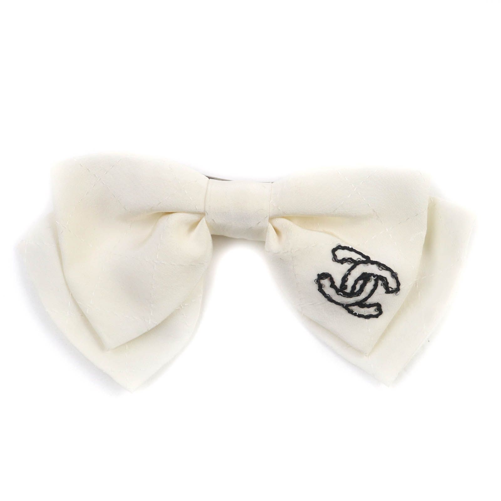 CHANEL シャネル 25C AAA730 2025クルーズ シルク スパンコール付ココマーク刺繍入り リボン バレッタ ヘアアクセサリー ホワイト レディース