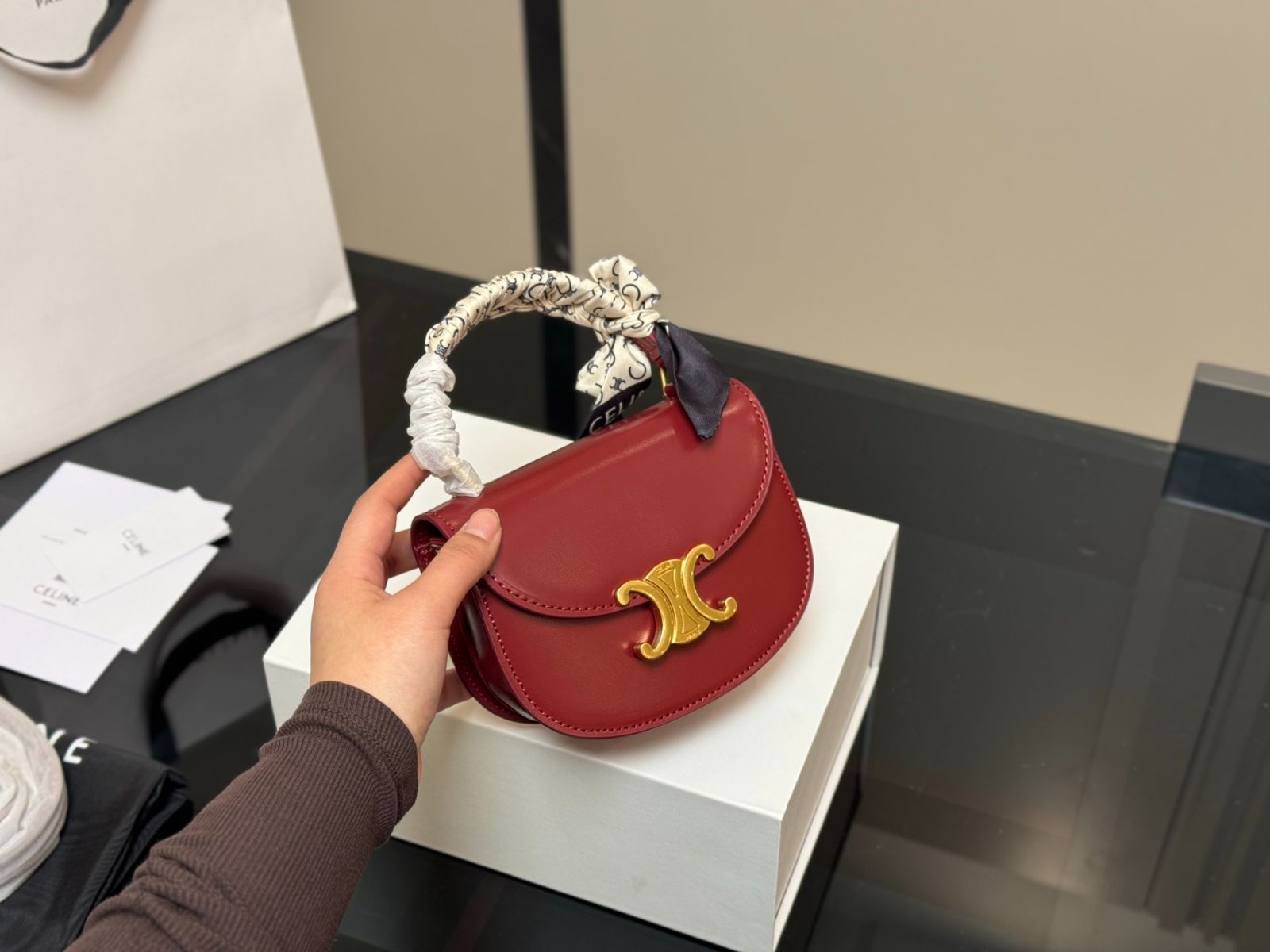今日特価】Celine Besace Triomphe カワイイハンドバッグ-WTO