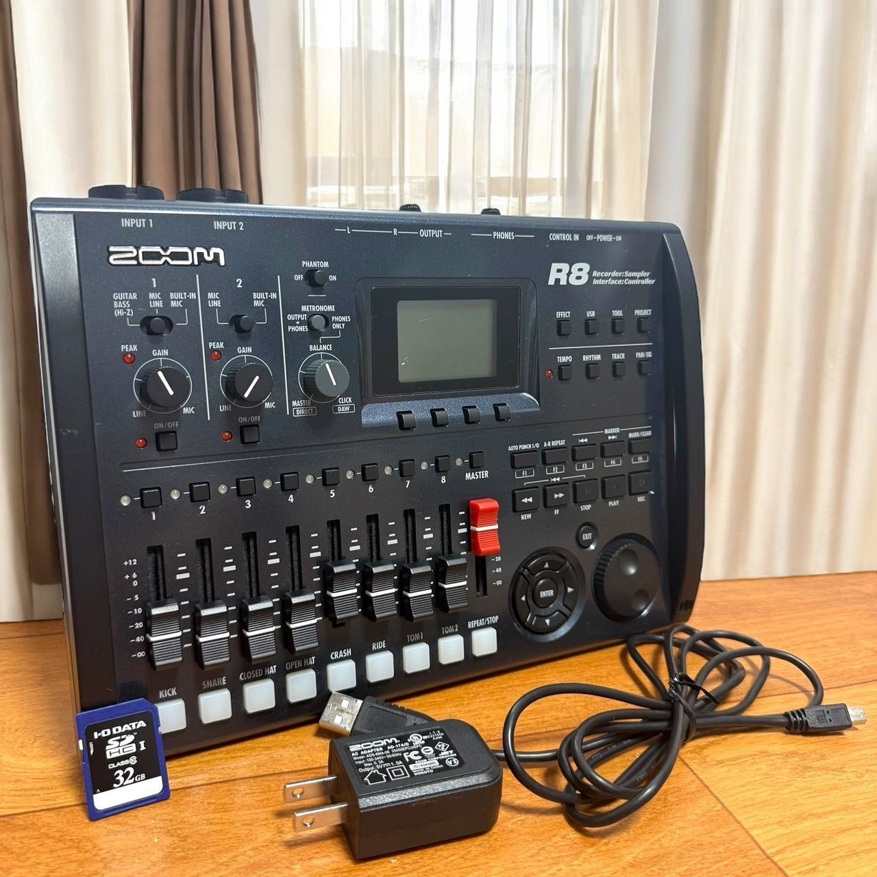 ☆美品 ZOOM R8 マルチトラックレコーダー 2トラック同時録音 同時再生