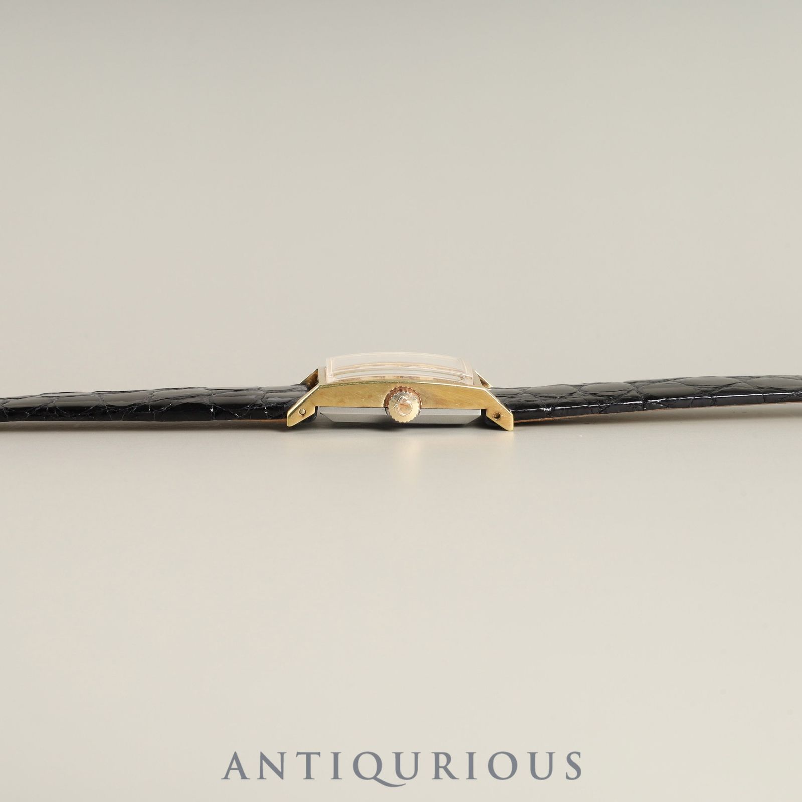 かいん OMEGA 手巻きアナログ時計 ゴールド/ブラック GENEVE かいん