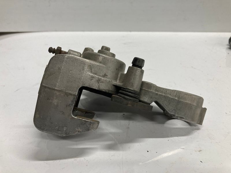 #ブレーキキャリパー #カワサキ #ゼファー motoism_83-73-11