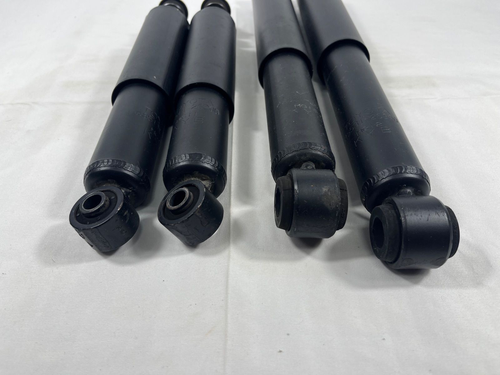ジャンク品 TOYOTA トヨタ 48531-26390 MG11 KYB 2点 48511-26200 MG12 KYB 1点 48511-26200 MG13 KYB 1点 セット サスペンション ショックアブソーバー アブソーバー 車 ハイエース パーツ FFCRYSTALESIA_COM