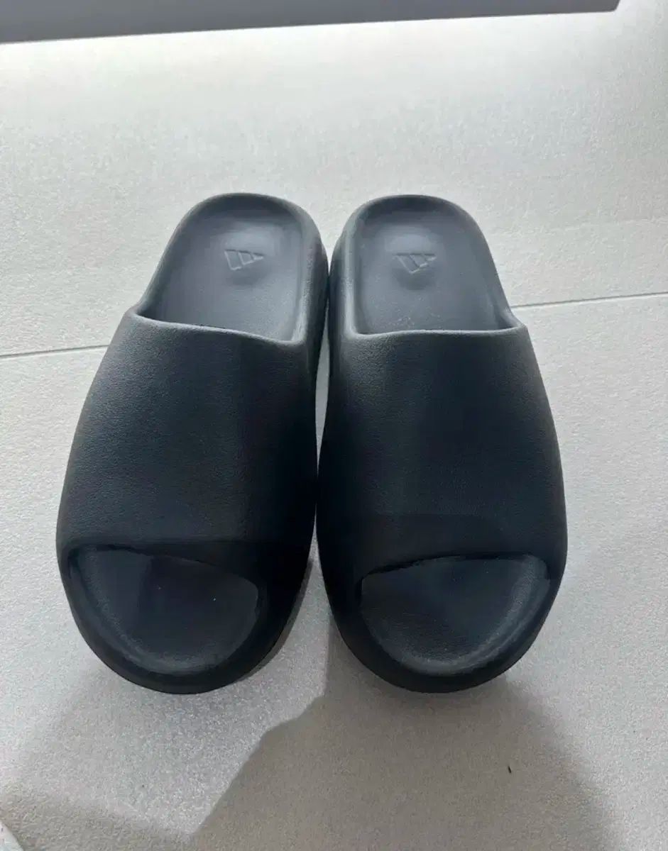adidas yeezy slide onyx イージースライド オニキス ADIDAS YEEZY
