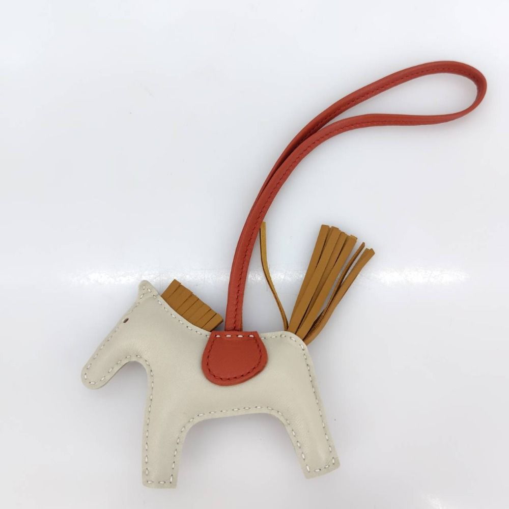 05w15580 エルメス HERMES ロデオチャームPM クレ セサミ コーネリアン レディース ストラップ 品