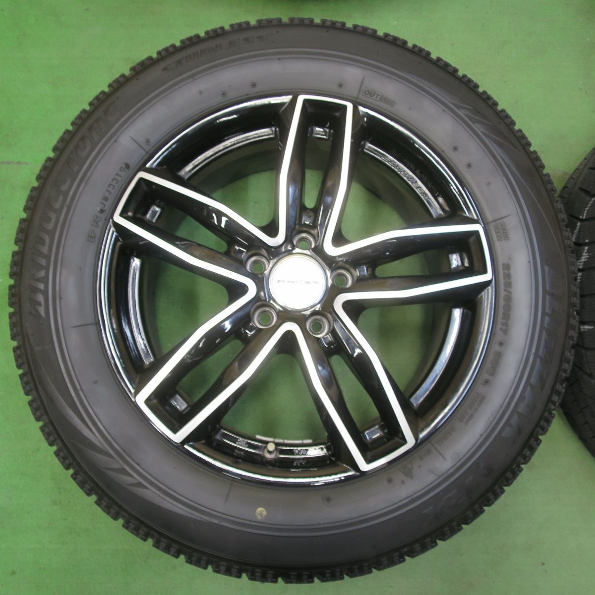 ブリヂストン スタッドレス 17インチ euro tech