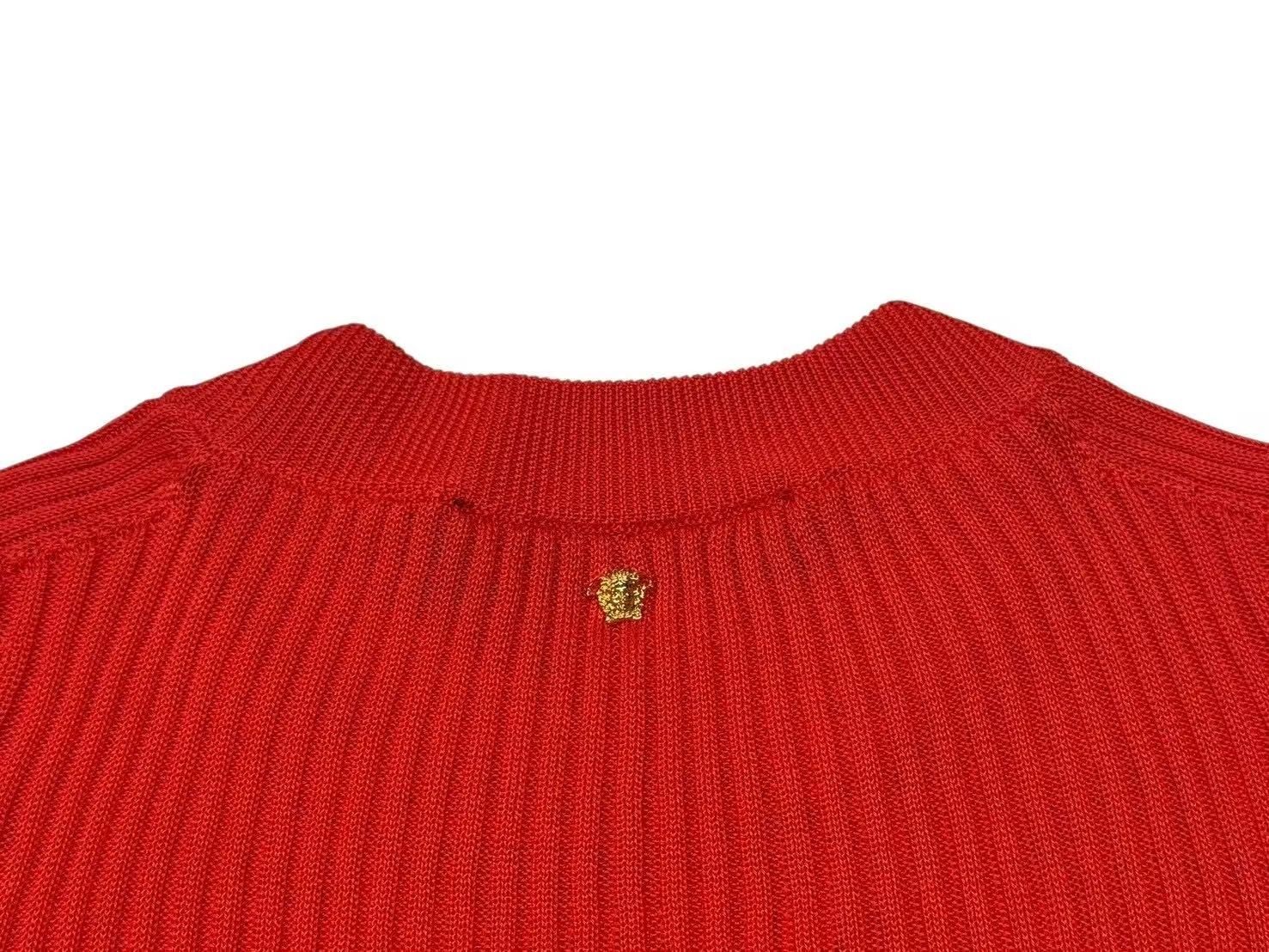 極美品 GIANNI VERSACE ジャンニ ヴェルサーチ レーヨン カットソー レッド メデューサロゴ サイズ36 中古 4b002282 VERSACE - 極美品 GIANNI VERSACE ジャンニ ヴェルサーチ レーヨン