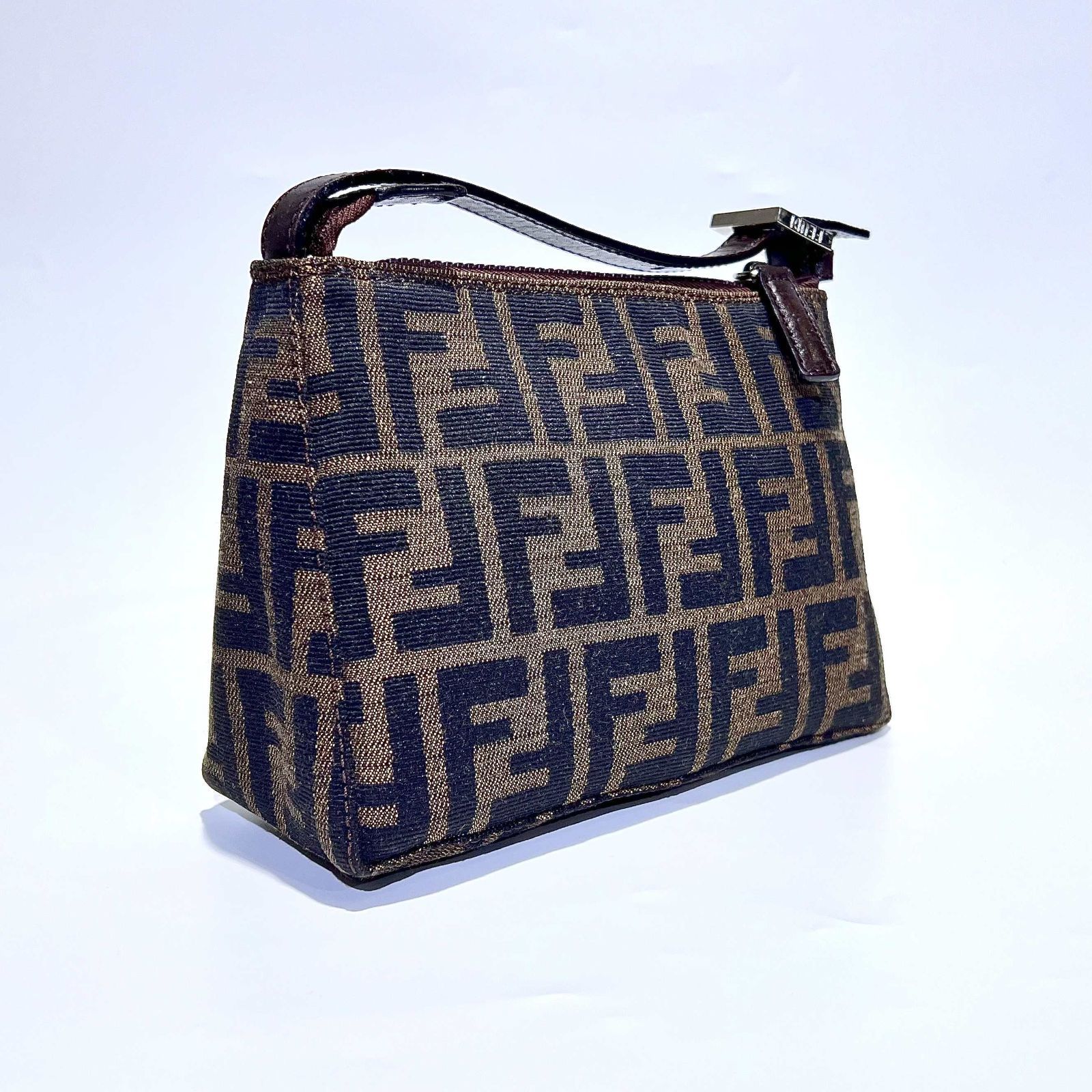 FENDI フェンディ ズッカ柄 アクセサリーポーチ　ハンドバック ブラウン FENDI フェンディ ズッカ柄 ミニ ハンドバッグ アクセサリー