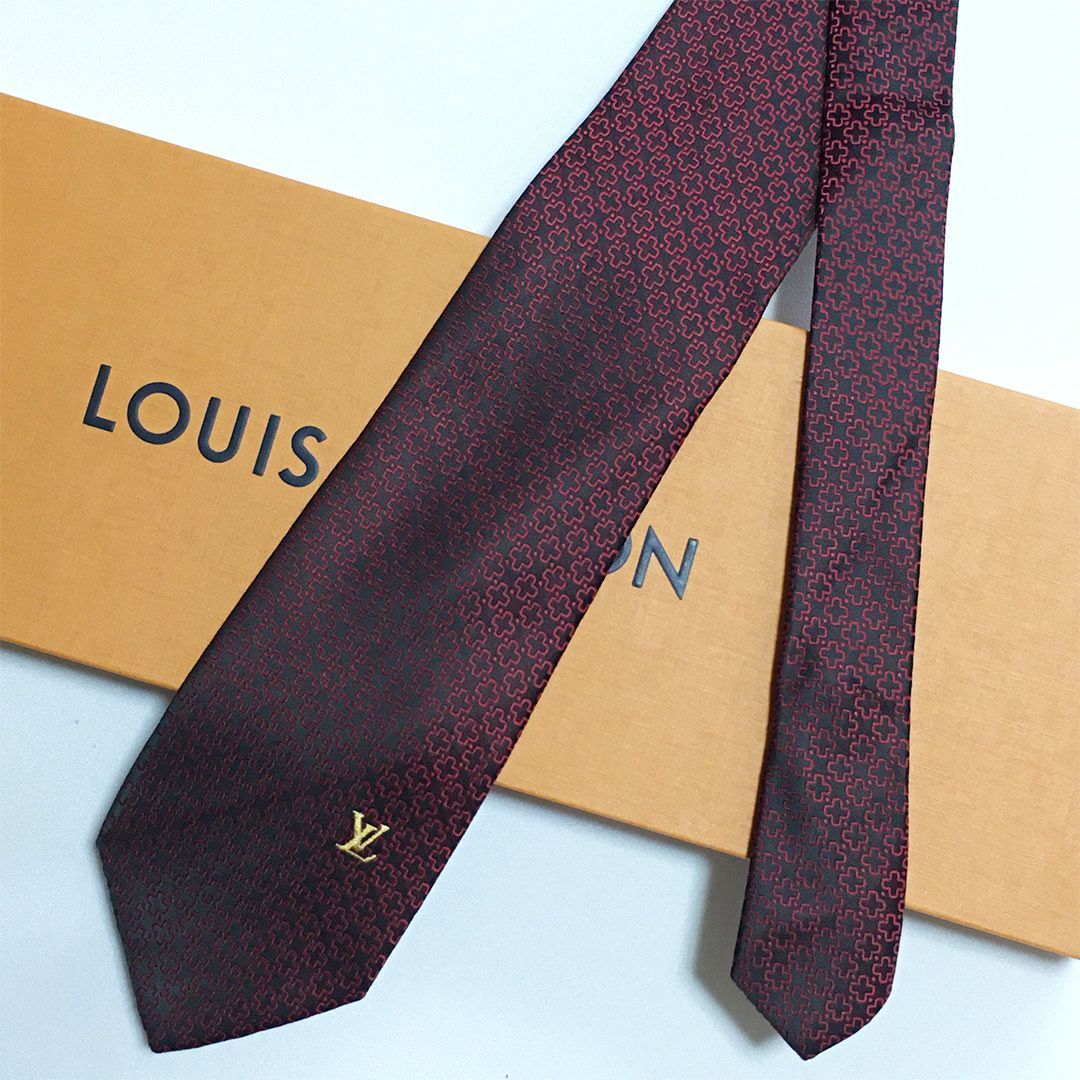 【美品】ルイヴィトン ネクタイ シルク ソリッド シンプル LOUIS VUITTON ネクタイ シルク100％ レッド系 LOUIS VUITTON ルイ