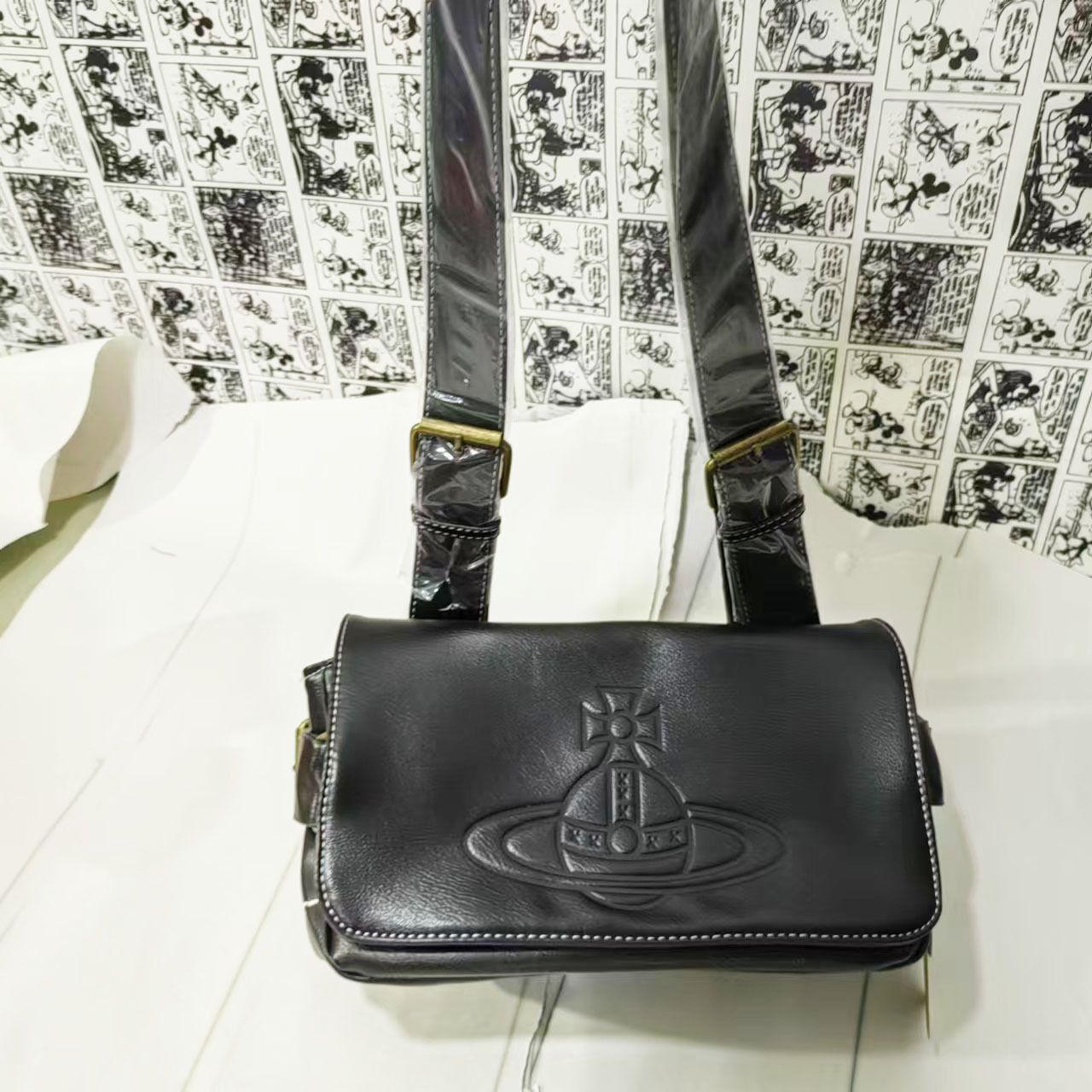 美品✨Vivienne Westwood アコード ショルダーバッグ ブラック ヴィヴィアンウエストウッド ショルダーバッグ アコード ブラック