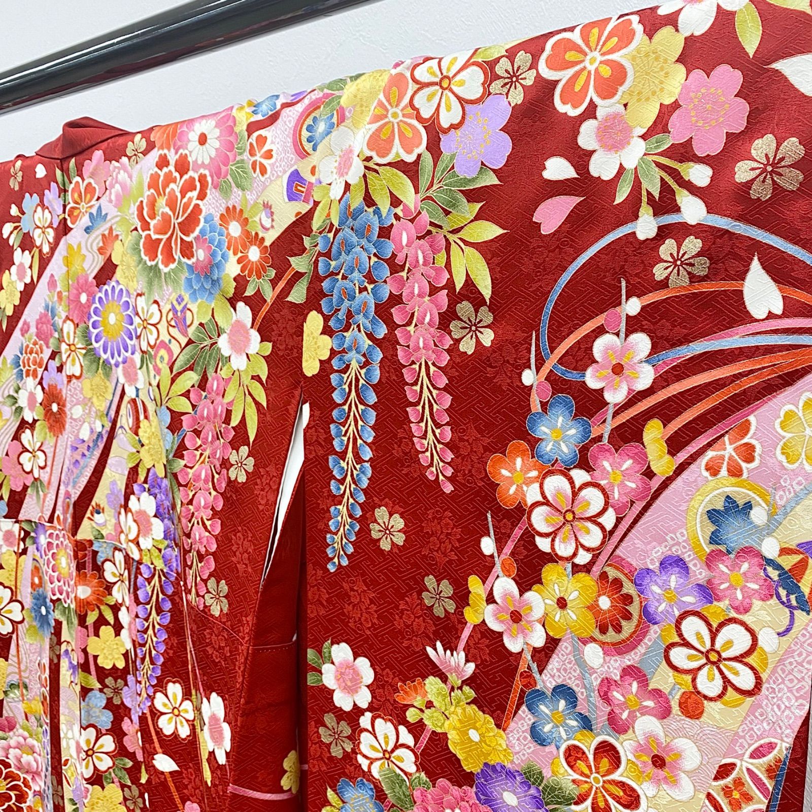 振袖 刺繍 金彩 紋意匠 身丈167cm パールトーン加工済 MO3152