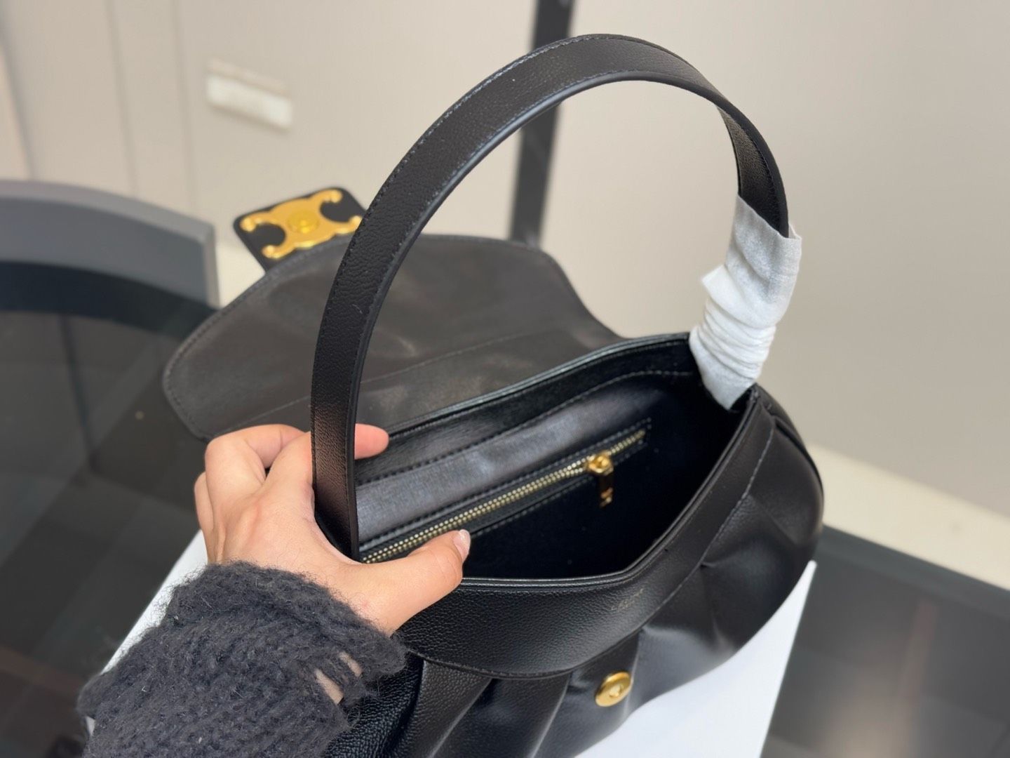 セリーヌ ミディアム セリーヌ ローラバッグ レザー ブラック 楽天市場】CELINE セリーヌ ハンドバッグ Medium Lola