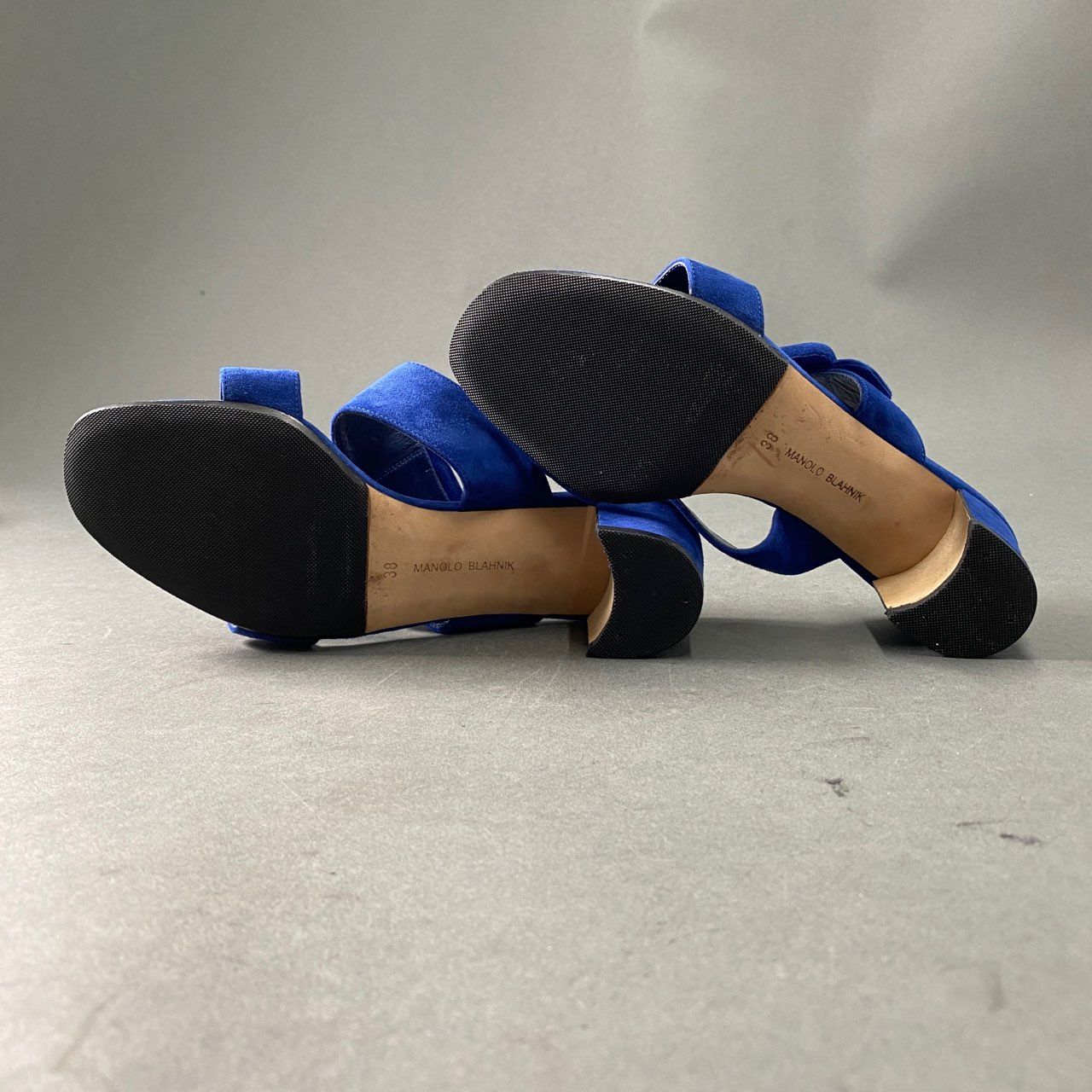 MANOLO BLAHNIKマノロブラニク　フラワー刺繍ミュール　ライトブルー MANOLO BLAHNIKマノロブラニクフラワー刺繍ミュールライトブルー