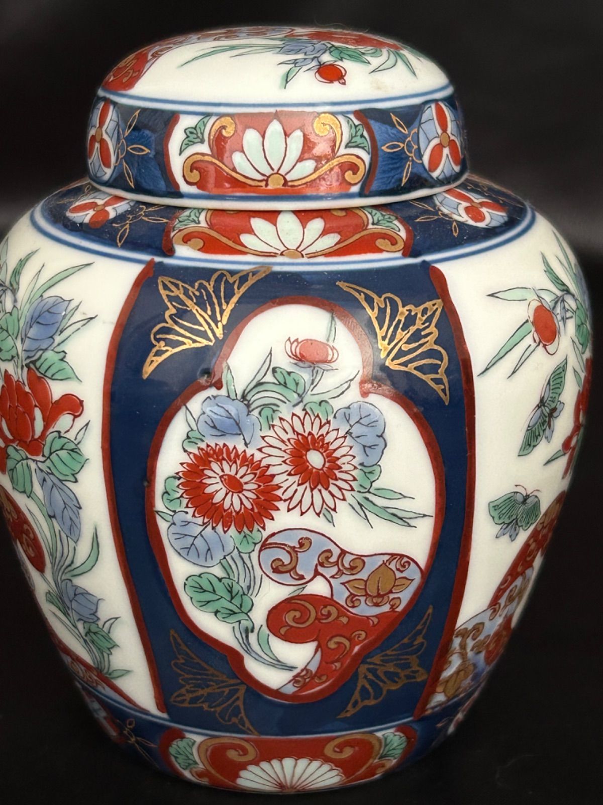 有田焼 秀峰作 蓋付壺 金彩赤絵牡丹図 古伊万里風 有田焼 秀峰 金彩