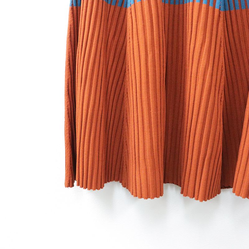 美品UN3D. ランダムストライプニットスカート