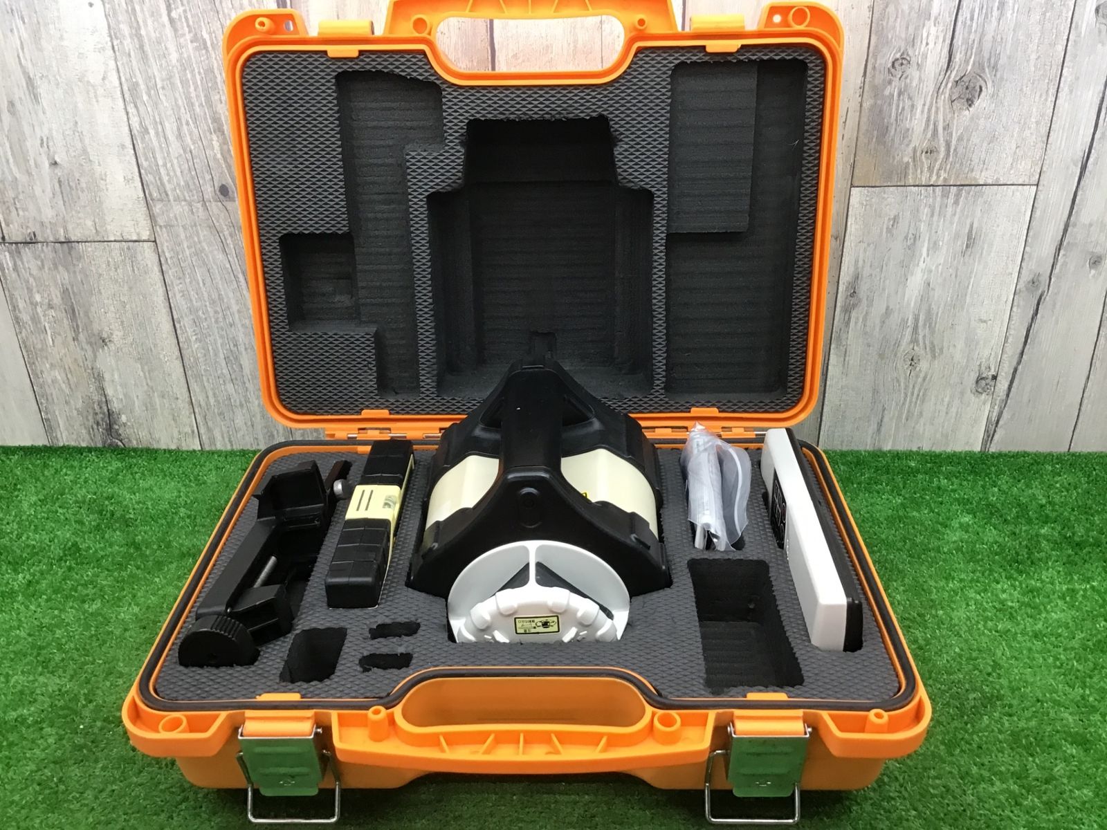 Bランク STS ♪回転レーザレベル STS-H600♪受光器 リモコン付属♪三脚 ♪アクトツール富山店♪O