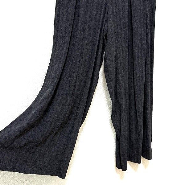 チャコールグレー