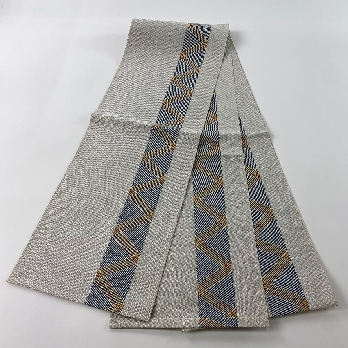［名古屋帯］　中古美品　縞模様　366cm O-733 名古屋帯 美品 秀品 八寸名古屋帯 縞 よろけ縞 青灰色 正絹
