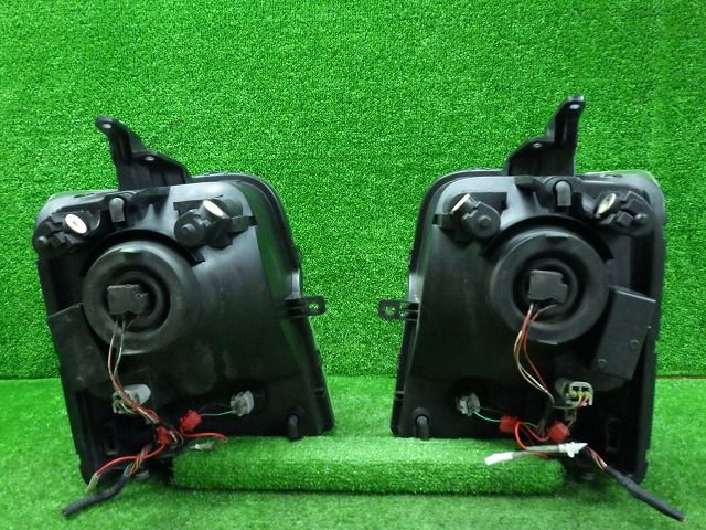 DA64V　エブリイ　スクラム　右ヘッドライト　ハロゲン　中古品 DA64V エブリイ スクラム 右ヘッドライト ハロゲン 中古