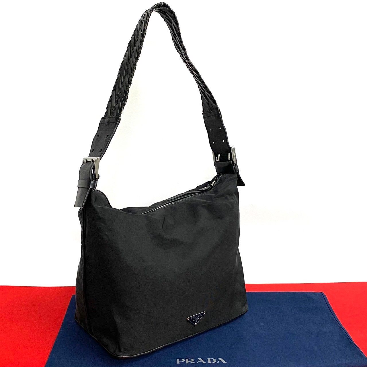 o63【極美品】プラダ　三角ロゴ　ナイロン　レザー　ブラック　ハンドバッグ. 極 美品 希少品 PRADA プラダ 三角 ロゴ ゴールド 金具 ナイロン
