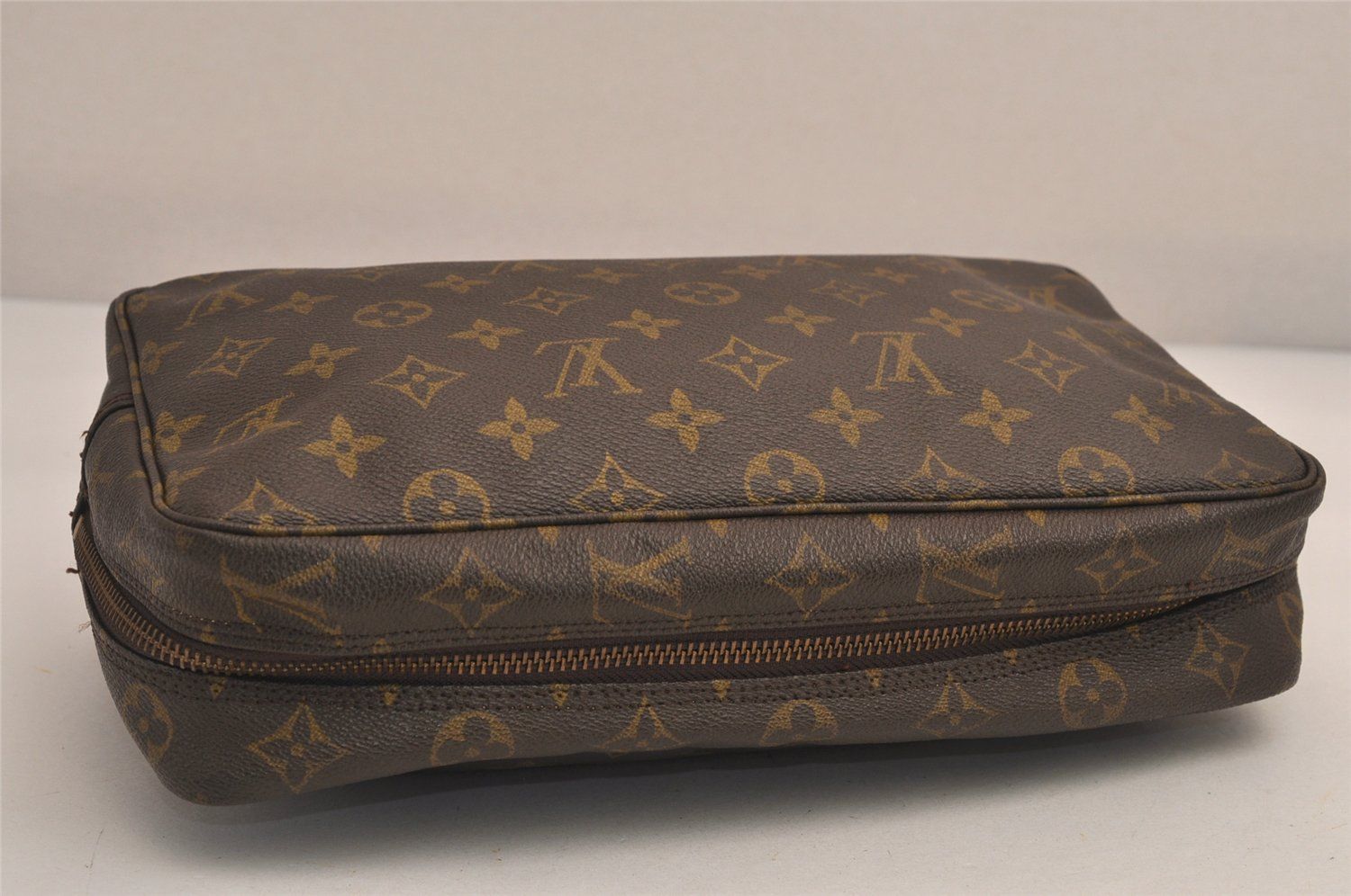 LOUIS VUITTON ルイヴィトン モノグラム トゥルース トワレット 28