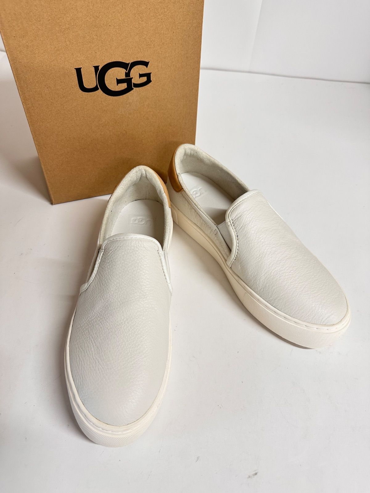 ugg ホワイトレザー　スリッポン 清掃済み】UGG アグ ホワイトレザー厚底スリッポン US5 22cm相当