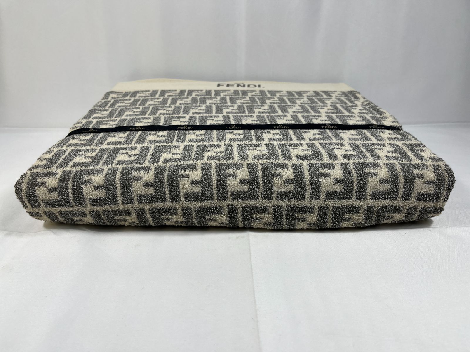 FENDI フェンディ