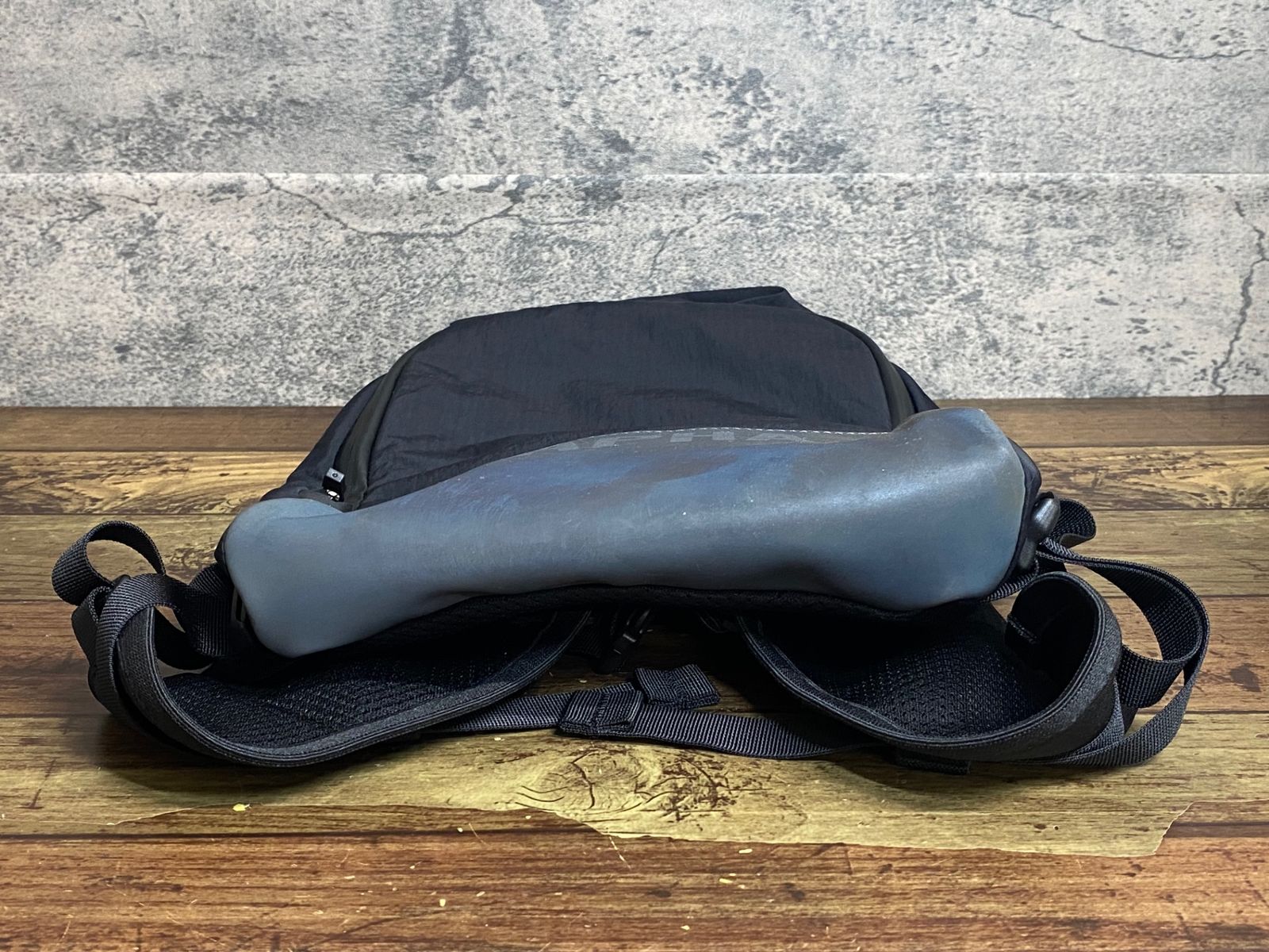 JH191 ラファ Rapha PRO TEAM LIGHTWEIGHT BACKPACK リュック バックパック 黒 BRIGHTFACE_UK