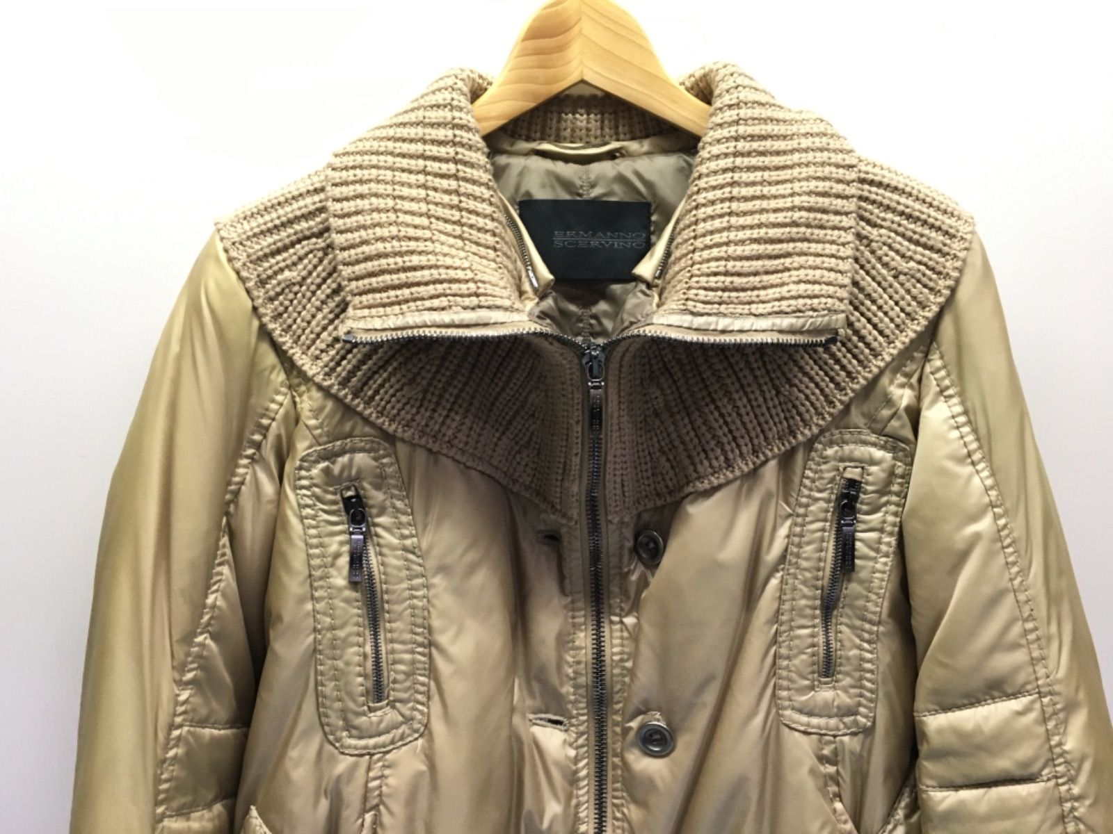 【ERMANNO SCERVINO】美品　ニット切替　ダウンコート　ジャケット ERMANNO SCERVINO ニット切替 ダウンコート ベージュ/42 - メルカリ