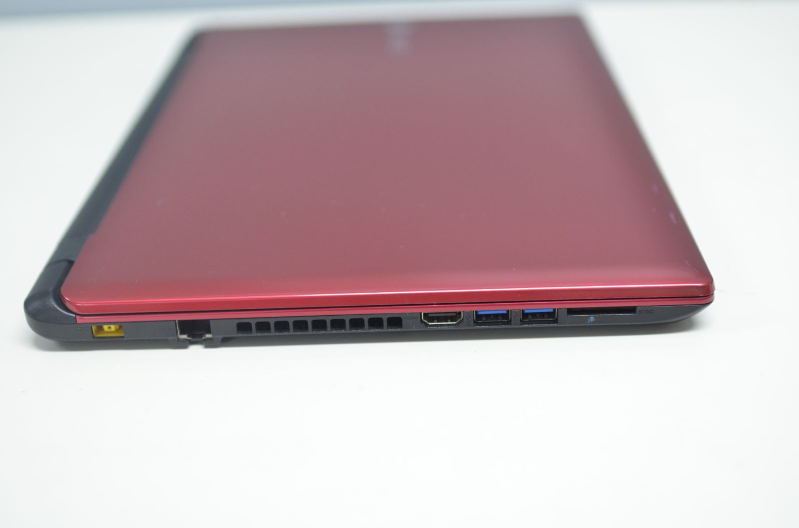 送料無料 新品SSD256GB 希少品 赤色 早い者勝ち ノートPC 中古良品