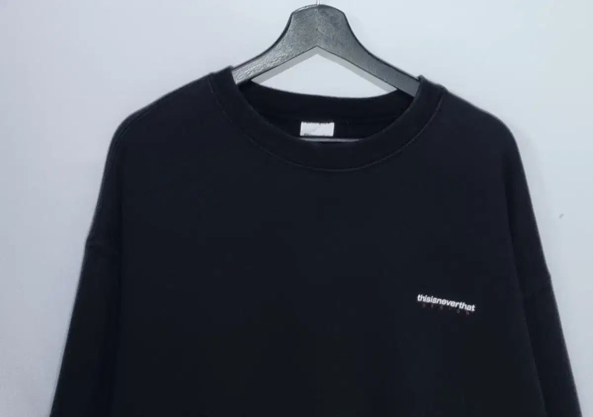 実寸 XL （ 105 ） thisisneverthat(ディスイズネバーザット) 黒 パーカー