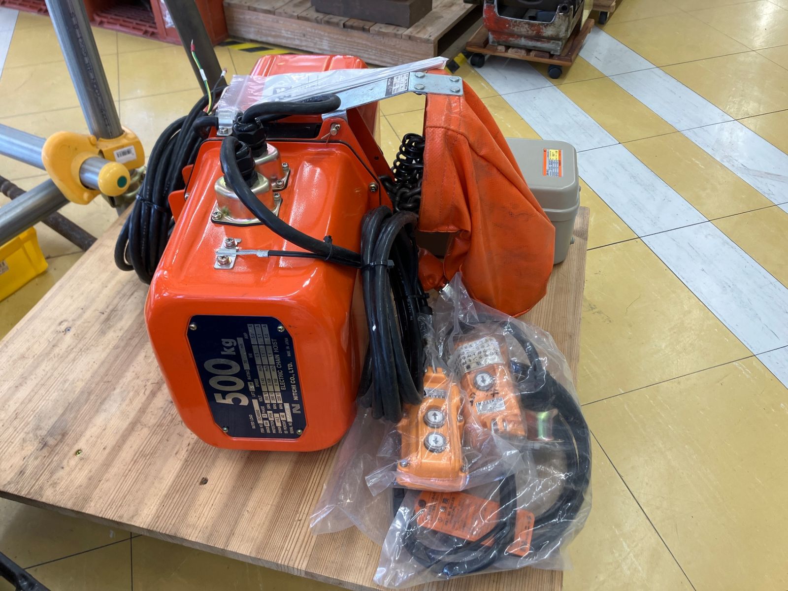 送料無料 廃盤品 A ニッチ 電動チェーンブロック EC4 揚程６ｍ 200V 60Hz 吊下げフック無し アクトツール富山店 吊