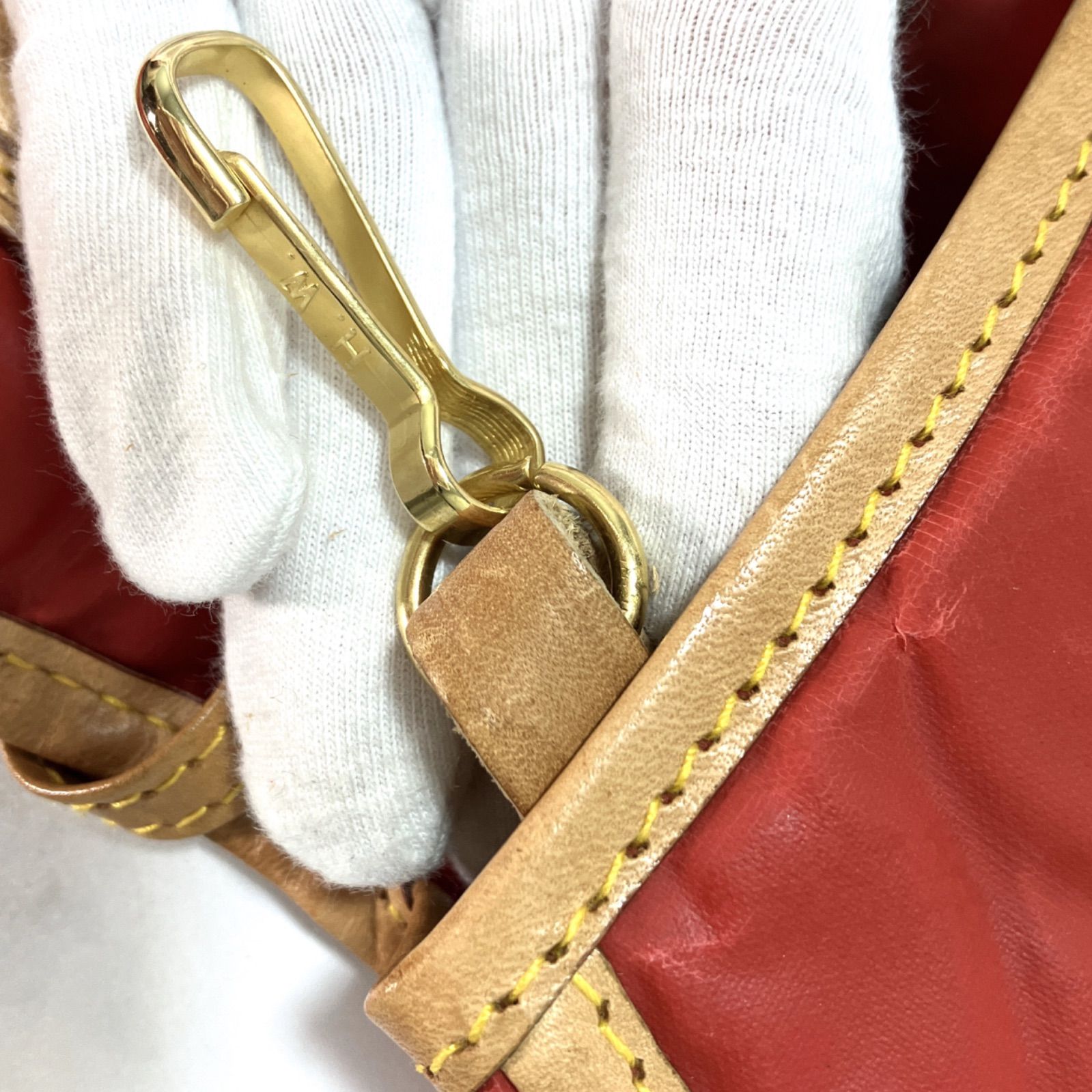 新品同様 極美品ハンティングワールド ミニショルダーバッグ ナイロン こげ茶系 新品同様 極美品ハンティングワールド ミニショルダーバッグ