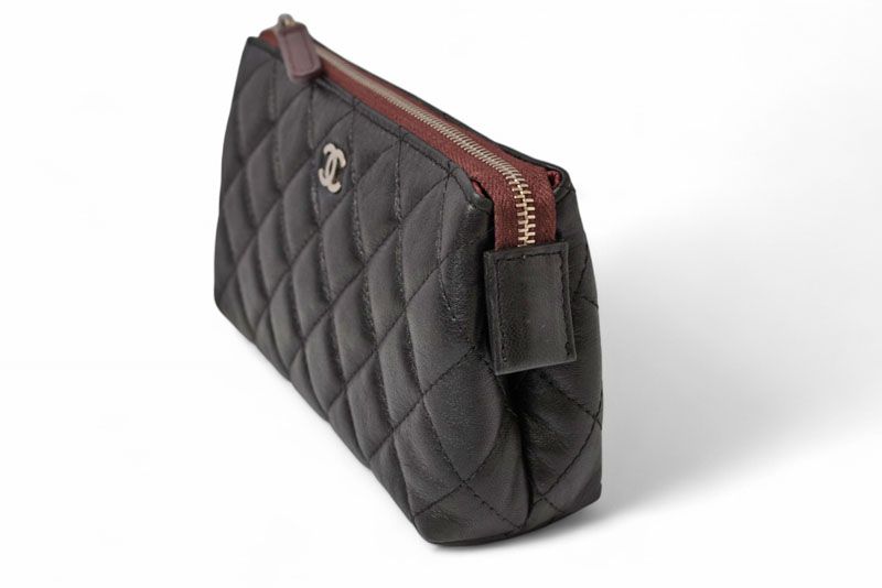 CHANEL シャネル マトラッセ コスメポーチ ラージ 黒 ラムスキン 美品 CHANEL シャネル マトラッセ コスメポーチ ラージ 黒 ラムスキン