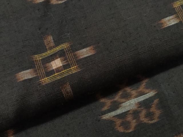 平和屋着物●国指定重要無形文化財　本場久米島紬　手織　正絹　逸品　CAAT7021vf 平和屋着物○国指定重要無形文化財 本場久米島紬 手織 正絹 逸品