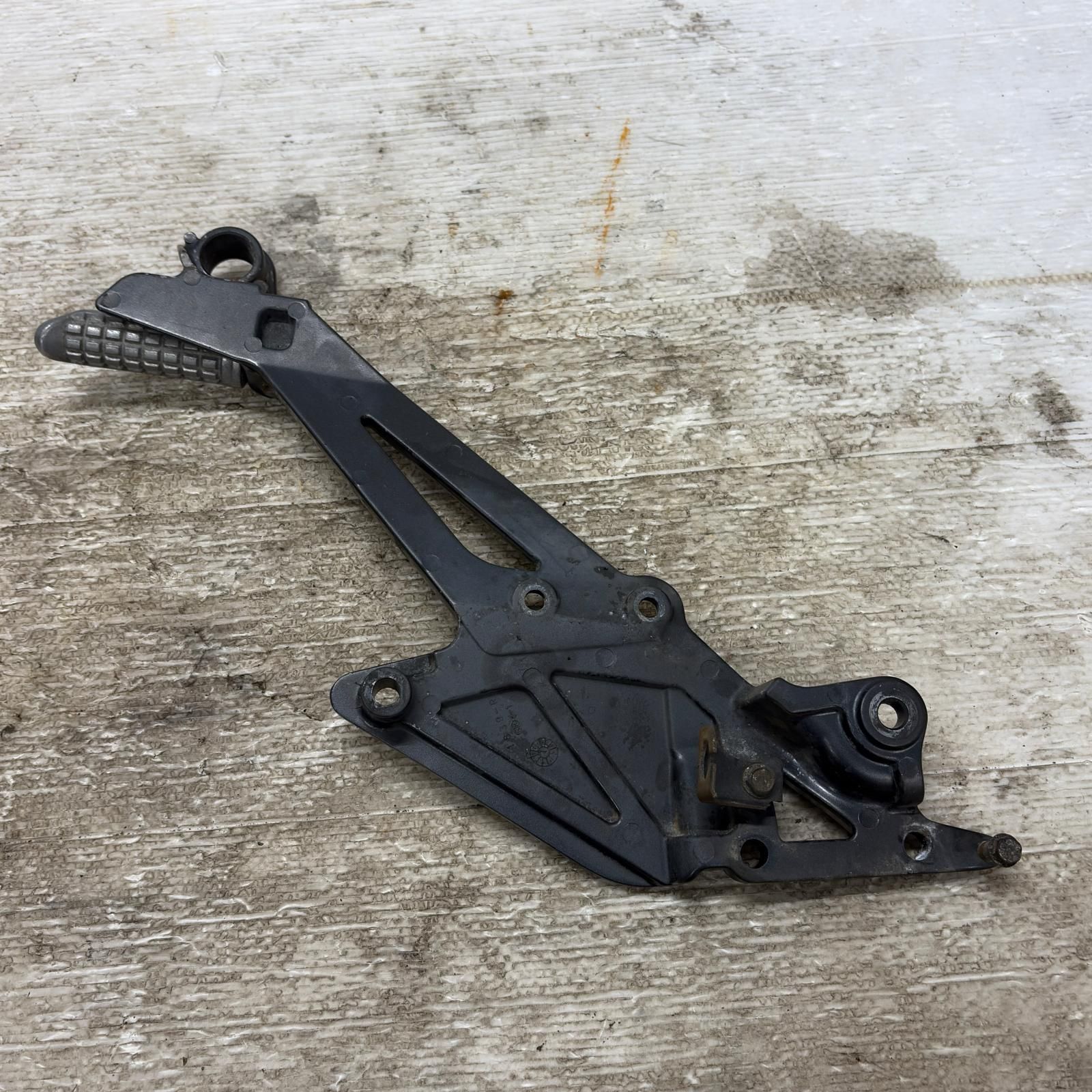 KAWASAKI バリオス2 ZR250B ステッププレート 右 カワサキ