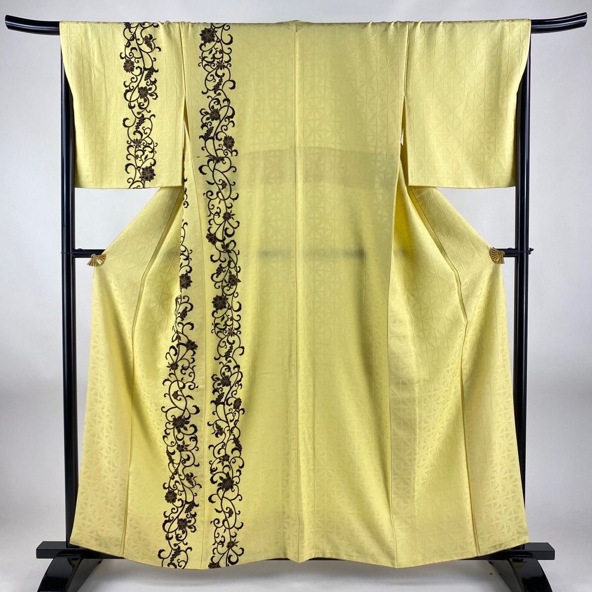 付下げ 身丈158.5cm 裄丈68cm L 袷 花唐草 地紋 金彩 黄色 正絹 美品 