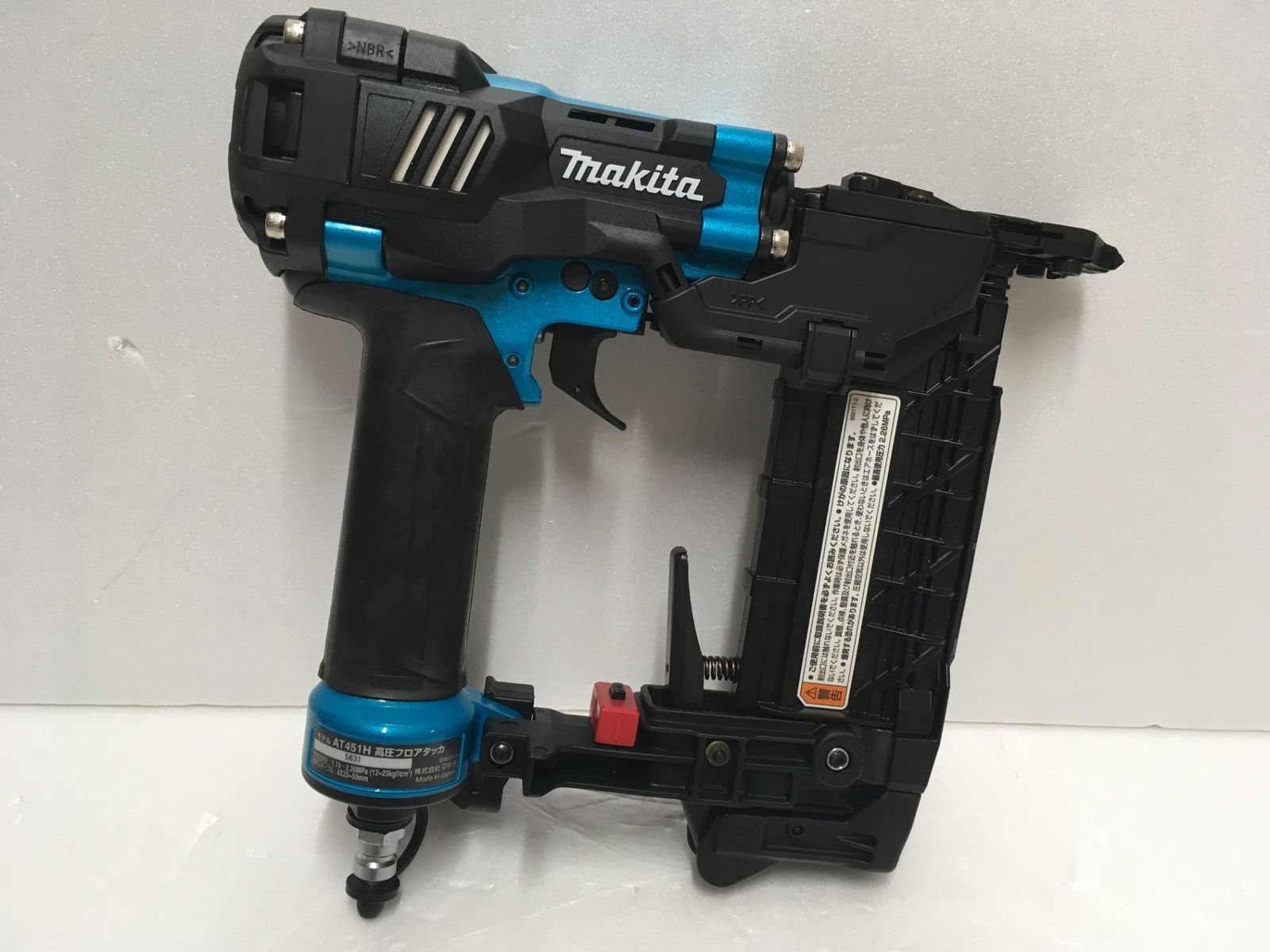 送料無料※ マキタ makita 高圧フロアタッカ AT451HM ブルー 未