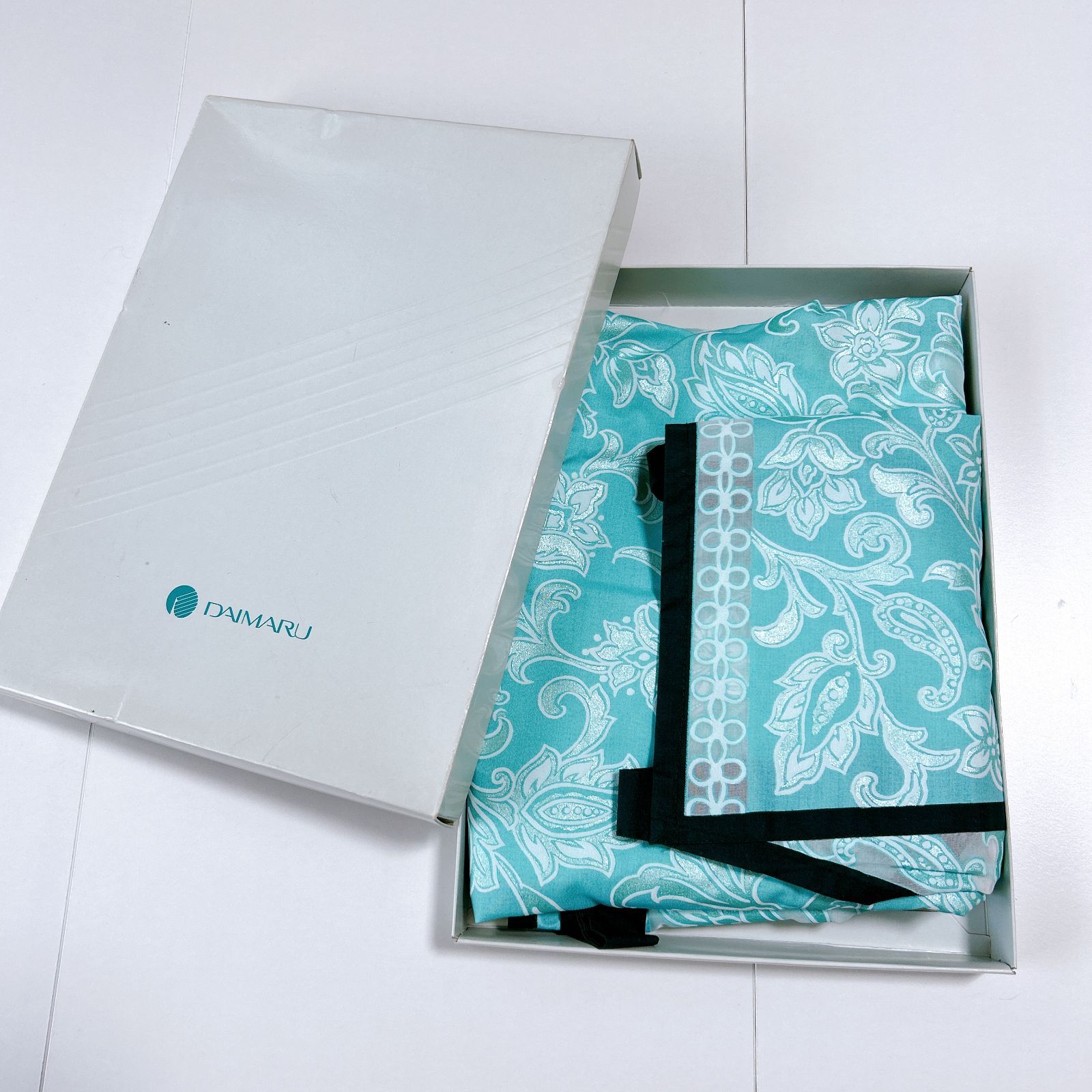 イヴ・サンローラン エプロン エメラルド グリーン 箱あり YVESSAINTLAURENT 管理番号ARCIRA2890 新品 箱付き イヴ