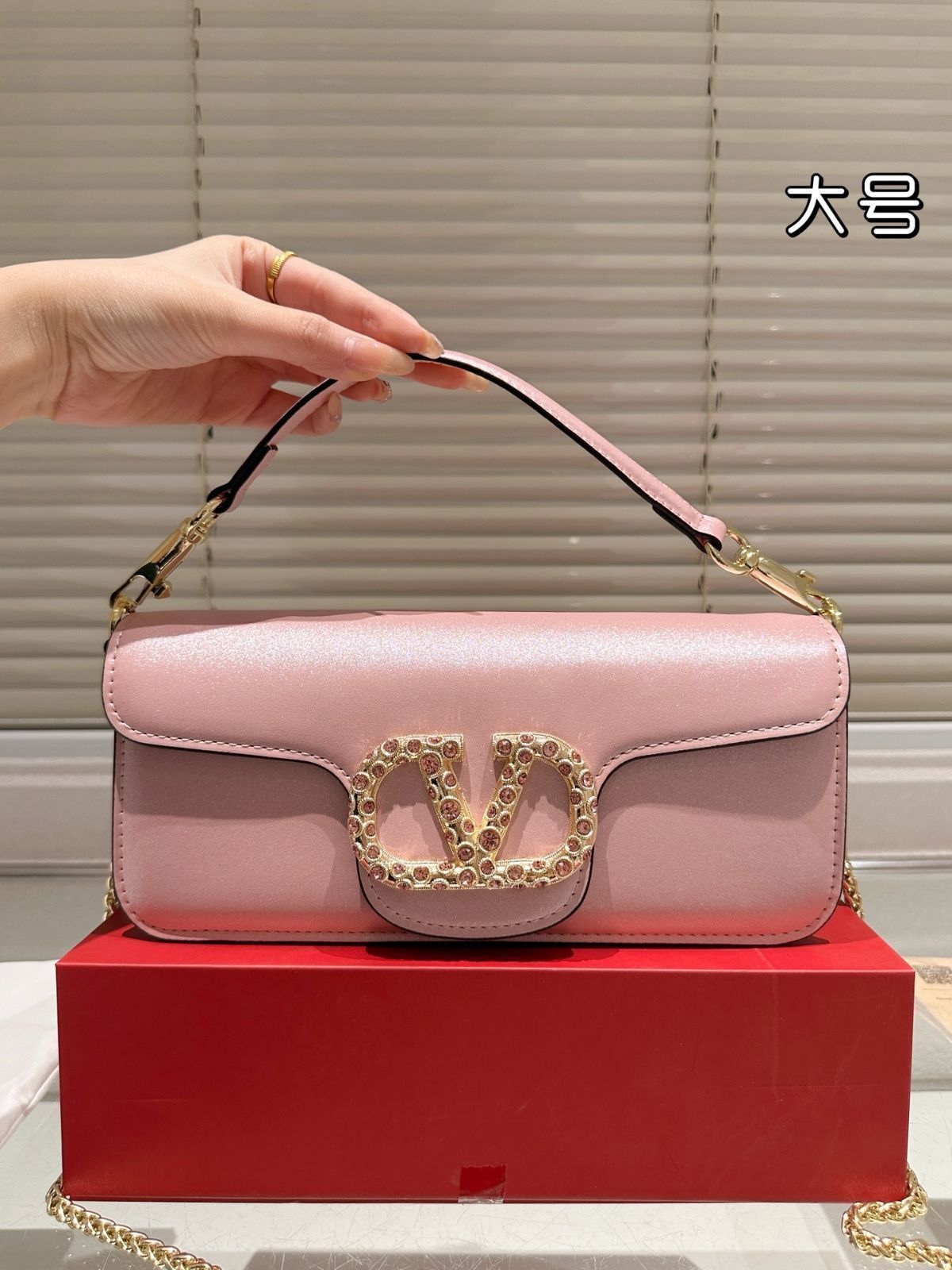 関税送料込み- VALENTINO VLOGO LOCO ショルダーバッグ 関税送料込み- VALENTINO VLOGO LOCO ショルダーバッグ