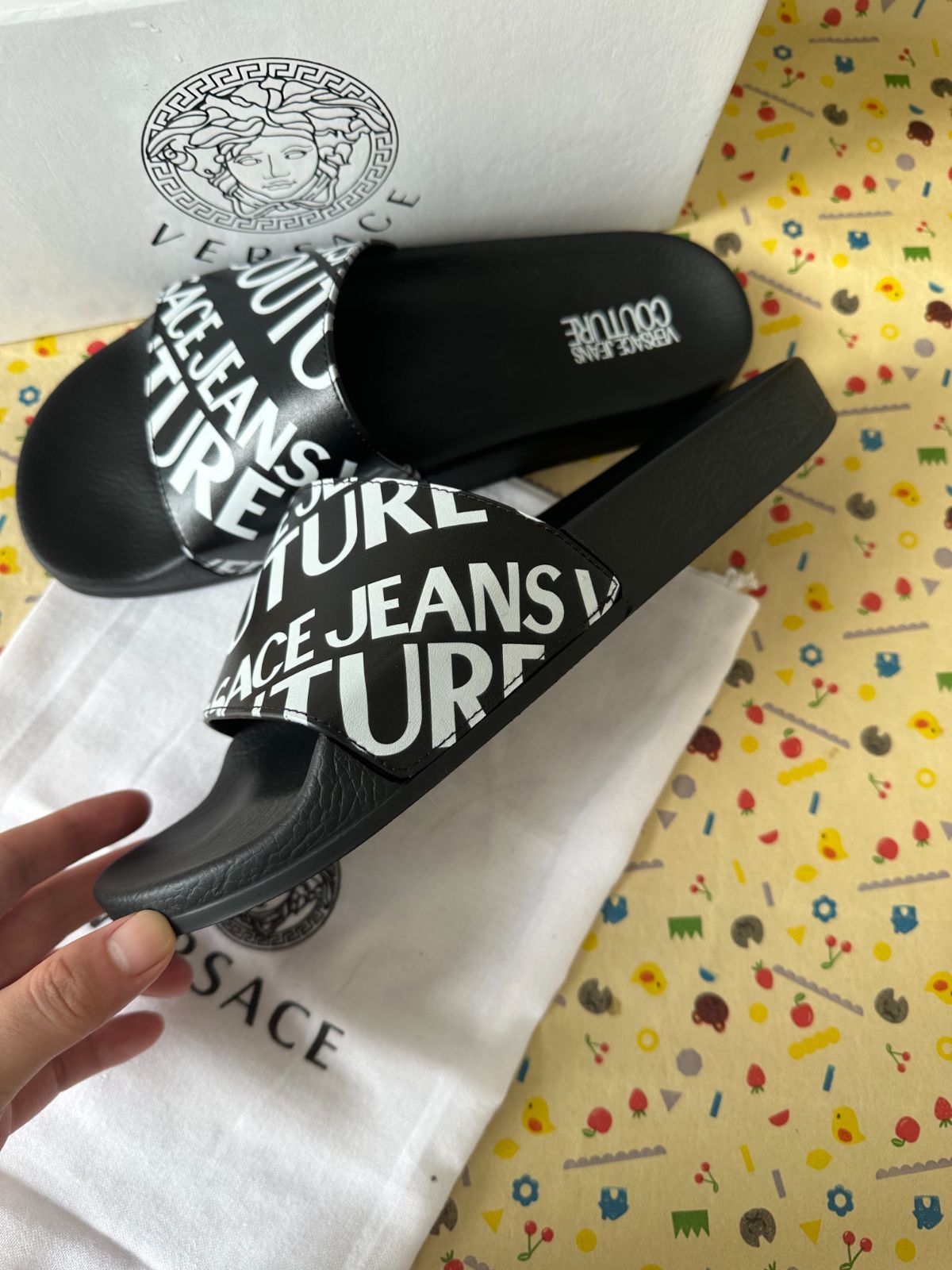 ♡関税送料込♡Versace サンダル シェリー チェーン クチュール スライダーサンダル ブラック