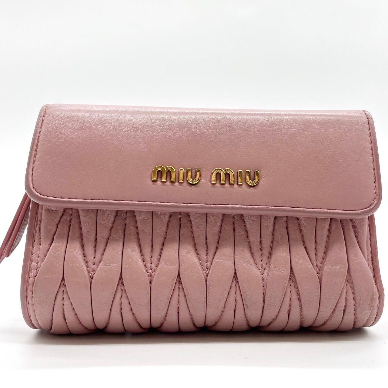 MIUMIU マテラッセ コンパクトウォレットゴールドロゴ ピンク miu ミュウミュウ ロゴ リボンモチーフ ゴールド金具 三つ折り