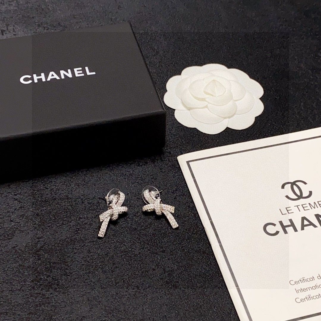 【CHANEL】25C 魚がチャーミングで特徴的！ ☆ ピアス ☆ ◇貝殻とお魚のマリンデザイン◇『CHANEL』25C ピアス ピアス