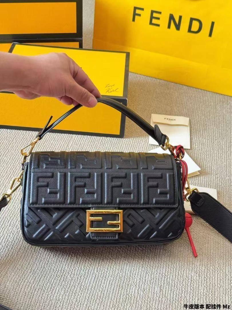 フェンディ ショルダーバッグ