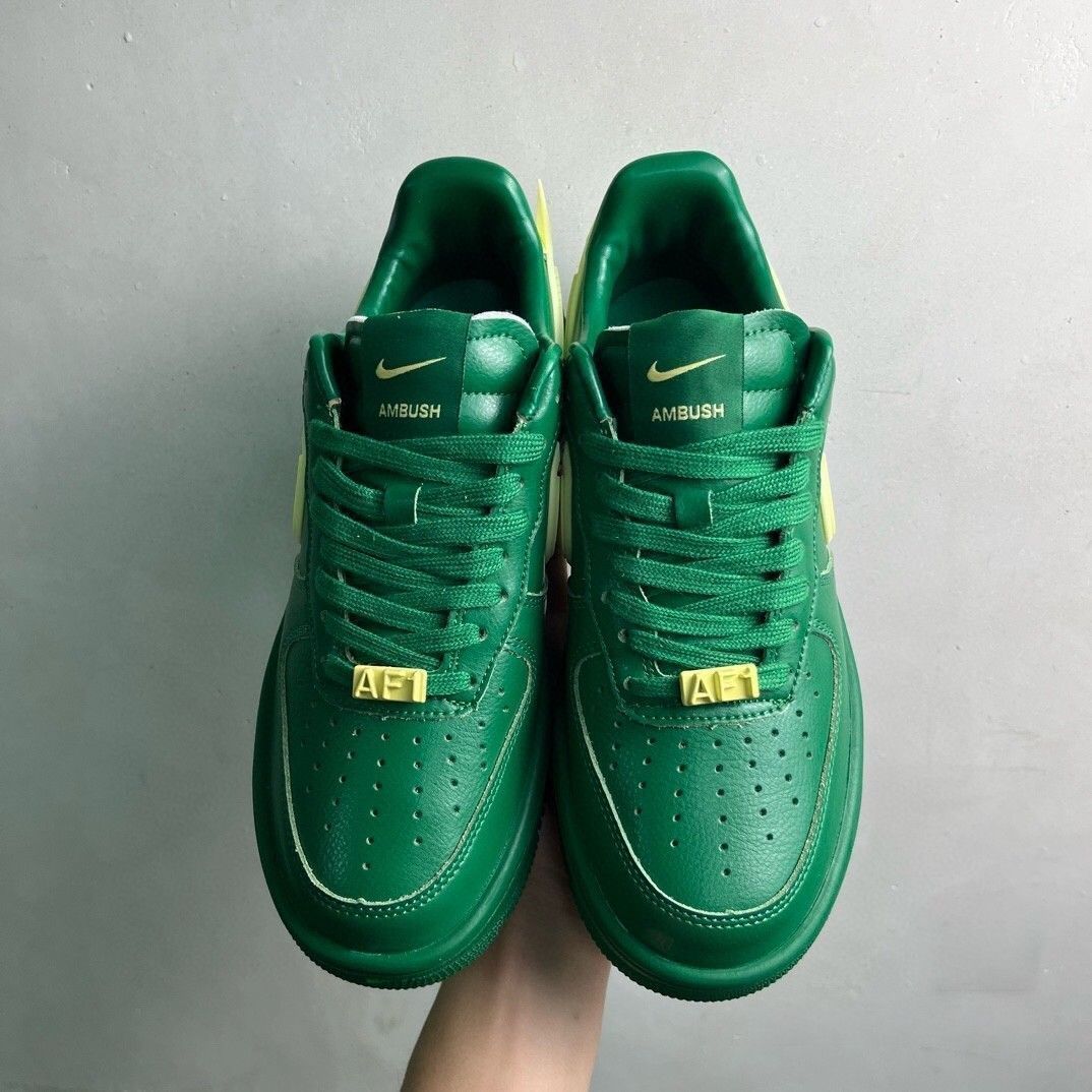 大特価?新品箱付 未使用 AMBUSH × Nike Air Force 1 07 low 男女
