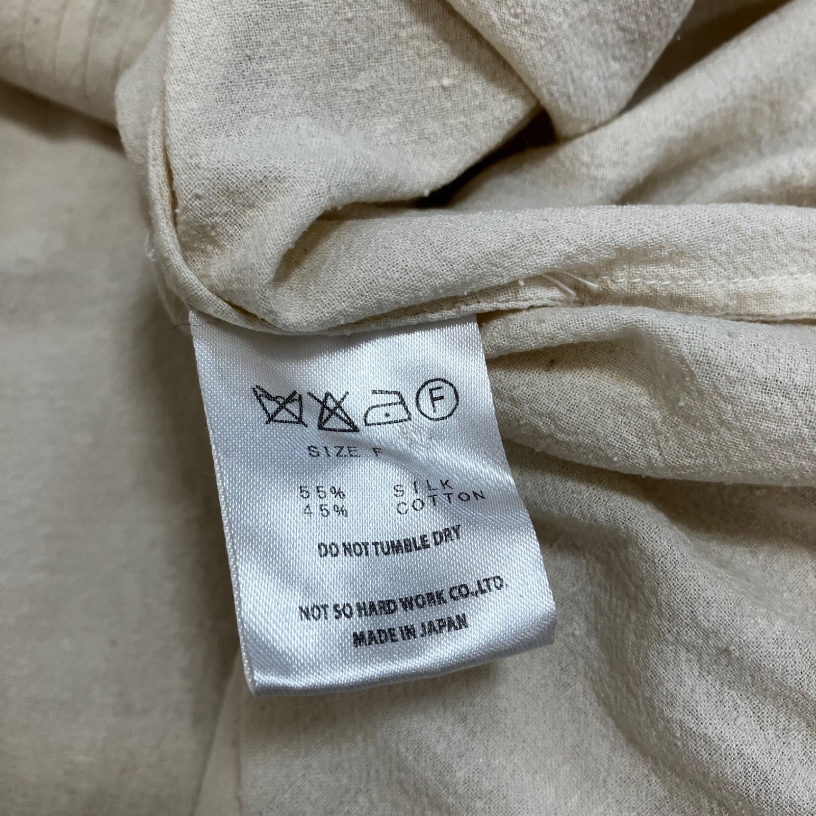 プリーツブラウス