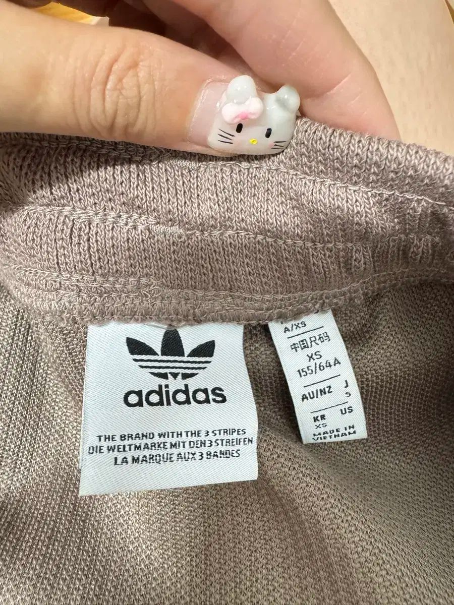 adidas アディダス