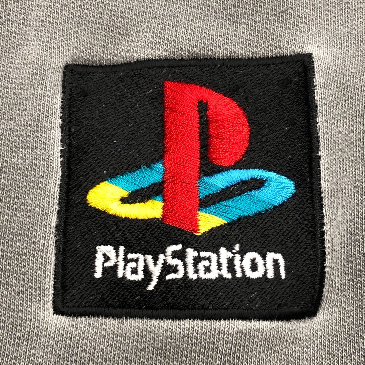 TRAVIS SCOTT CACTUS JACK x PLAYSTATION 'PS' トラヴィススコット カクタスジャック プレイステーション  SWEAT スウェットシャツ ロゴプリント ロゴパッチ ロングラグランスリーブ メンズ GRAY グレー Lサイズ