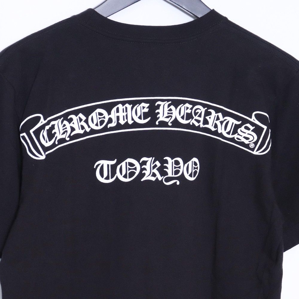Chrome Hearts 【スクロールラベル　Tシャツ】 CHROME HEARTS スクロールラベルバックプリントTシャツ 東京限定